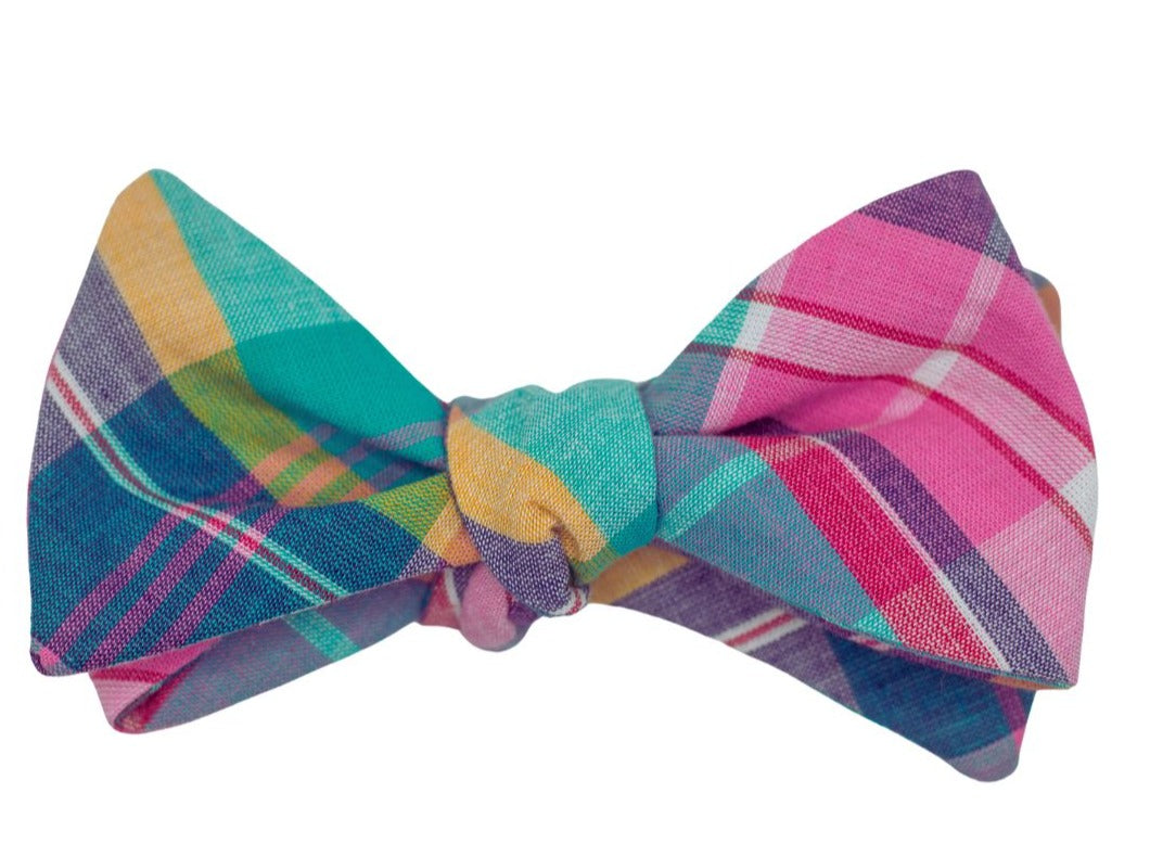 Savannah Stroll Plaid Bow Tie