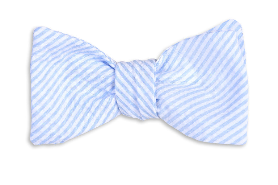 Mens light blue seersucker bow tie. Made from cotton.
